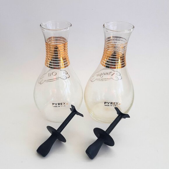 VTG Pyrex Oil & Vinegar Glass Cruets with Tops Gold Bands Original Stoppers - Picture 11 of 12